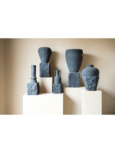 MAILEY BLACK cementinė vaza su auselėmis | 45 cm MAILEY BLACK cementinė vaza su auselėmis | 45 cm